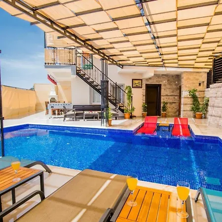 Ordu Village 4 Bedroom 3843